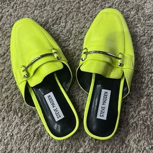 BRAND NEW Steve Madden slides 💛